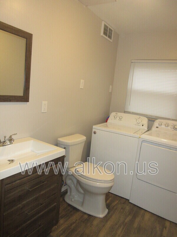 Building Photo - 2128 Eccles St