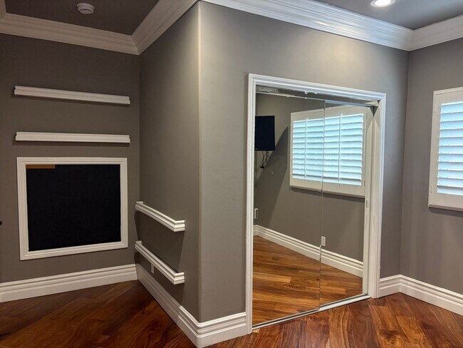 Building Photo - Spectacular-Remodeled 4-Bedroom Home with Pool, Spa, + 600 sqft Bonus Space in lovely Sylmar neig...