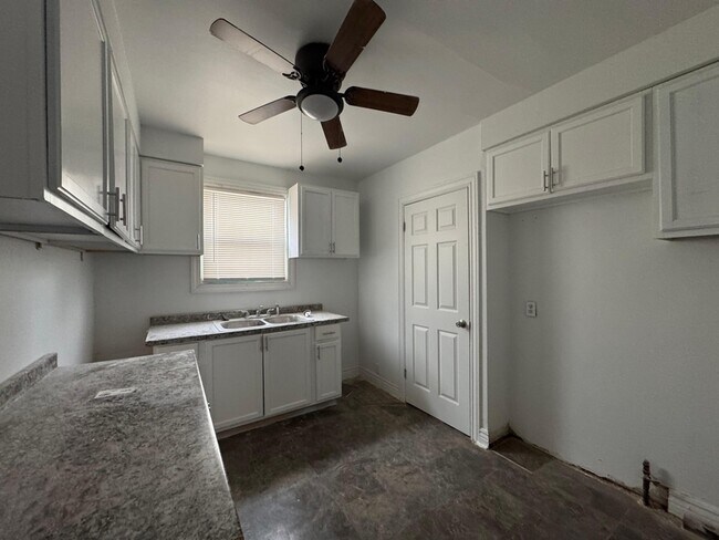 Building Photo - 10422 Morley St