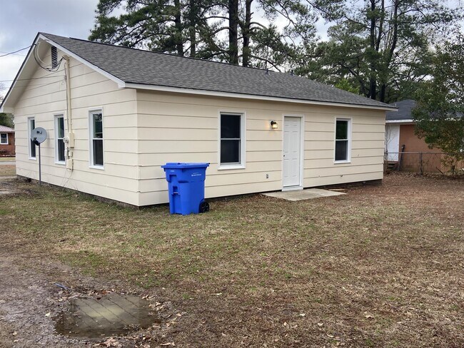 Building Photo - 4935 Walnut Dr