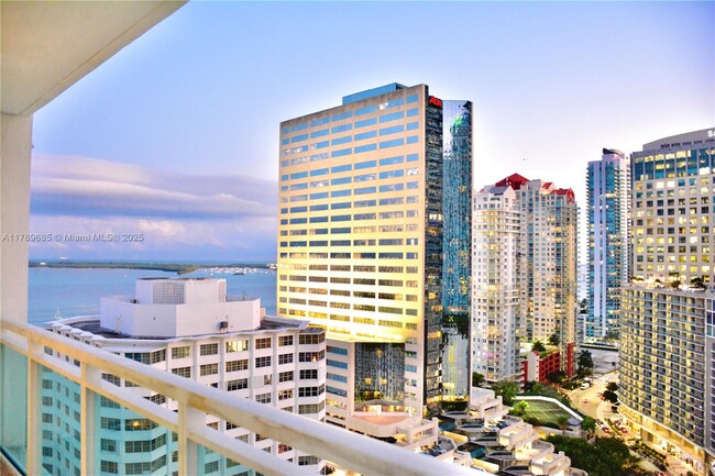 Building Photo - 950 Brickell Bay Dr