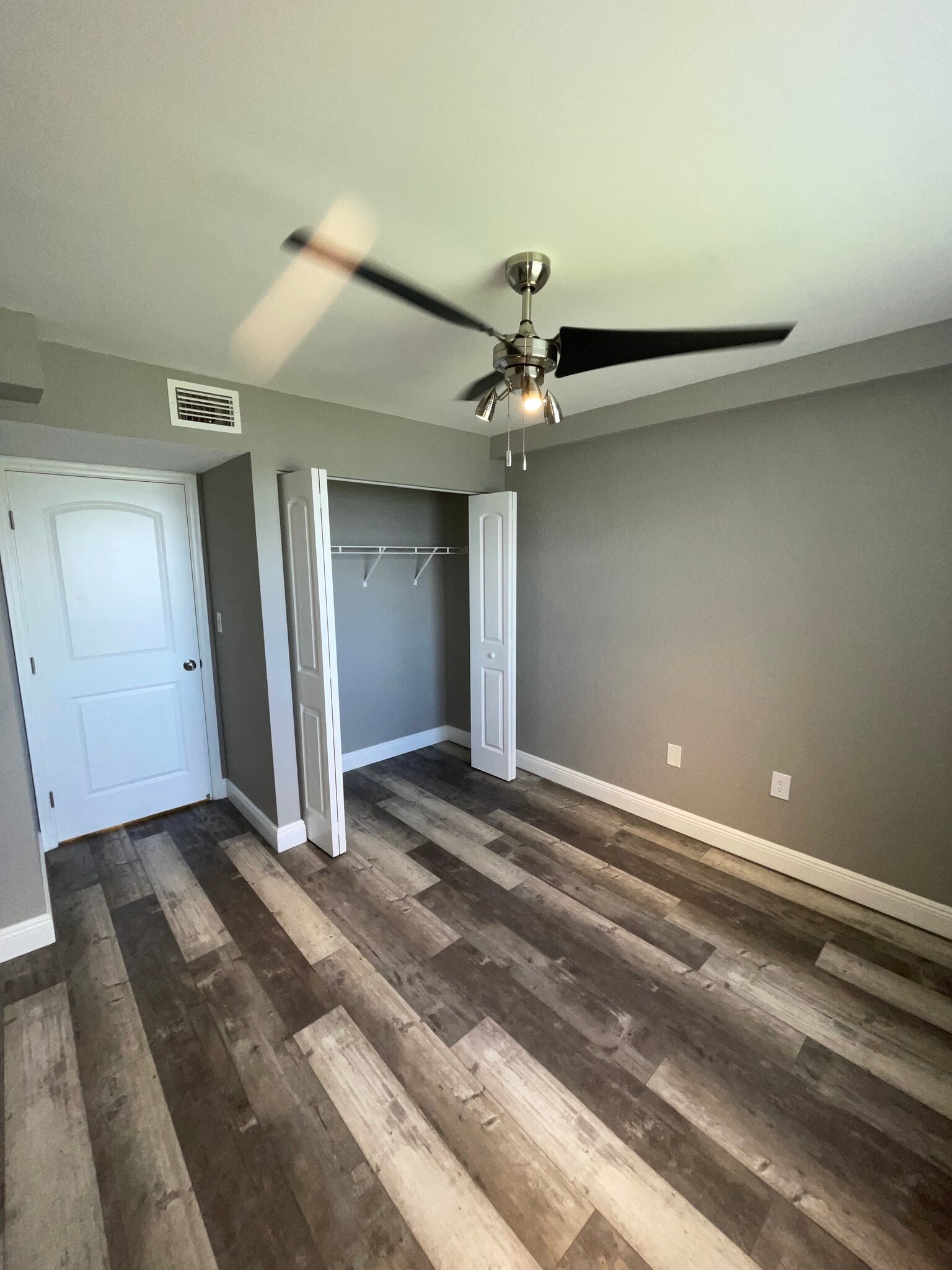 Building Photo - 2831 N Oakland Forest Dr