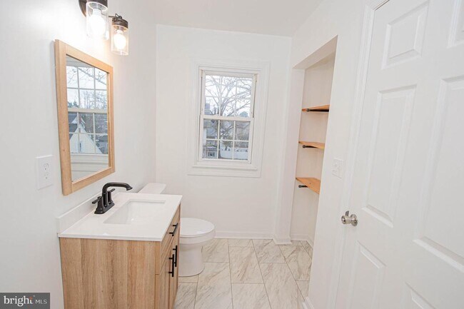 Building Photo - 308 N Division St