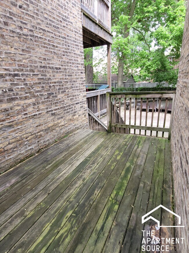 Building Photo - 7509 N Greenview Ave