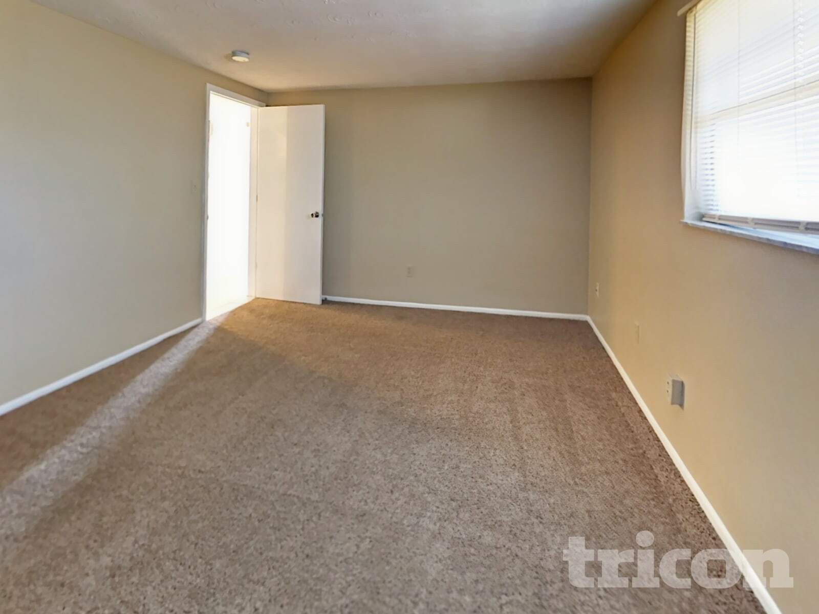 Building Photo - 3327 Seffner Dr