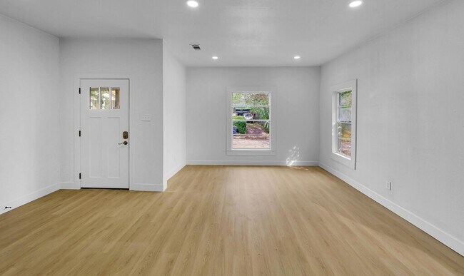 Building Photo - Newly Remodeled 4BD 2BA Home in Waco