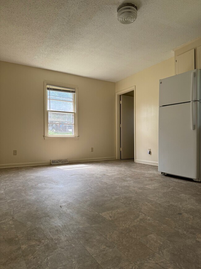 Building Photo - 1813 Ashcraft Ave
