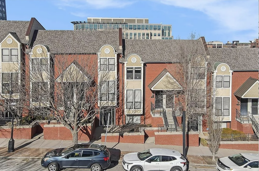 Building Photo - 524 W 10th St
