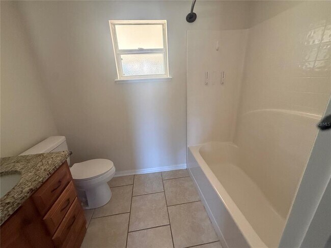 Building Photo - 36 Firethorn Ln