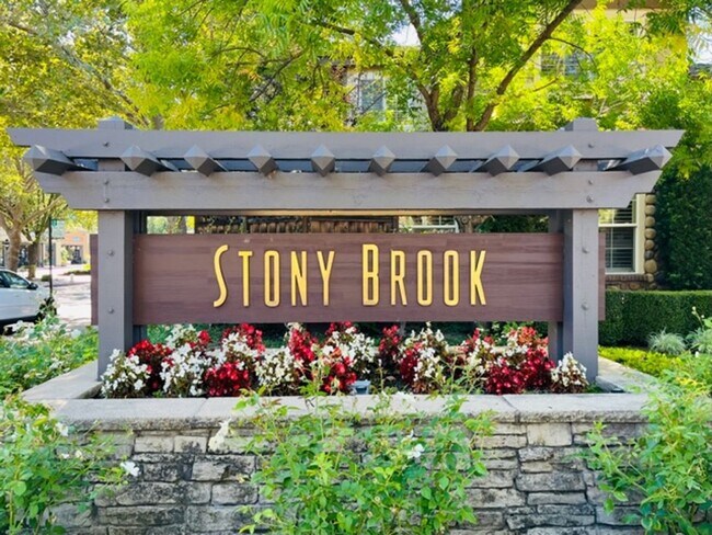 Building Photo - Move-in Ready 3BD/2.5BA, Two-Story Home in Stony Brook in Downtown Danville