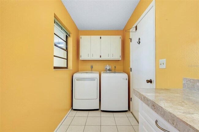 Building Photo - 49 Sandstone Cir