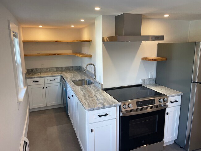 Building Photo - 13 Middle St