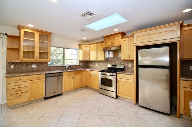 Building Photo - 4420 Lowell Ave