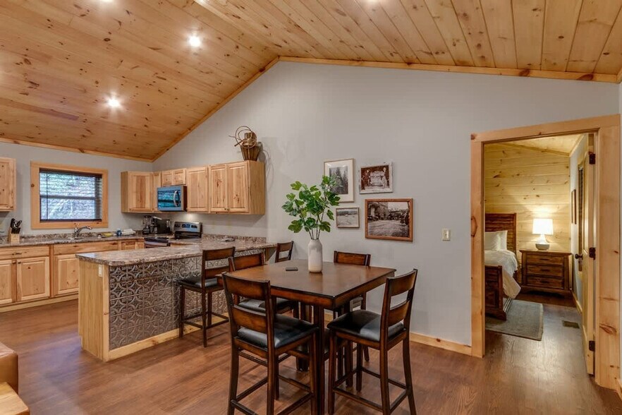 Building Photo - 5151 Riversong Way