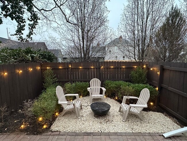 Building Photo - 106 E Gates St