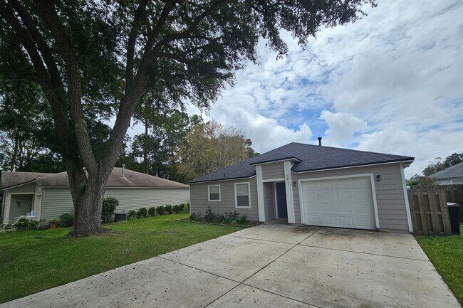 Primary Photo - 3/2 Home in Palm Grove