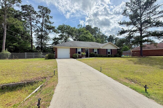 Building Photo - COMING JUNE 2026! (Pet Friendly)