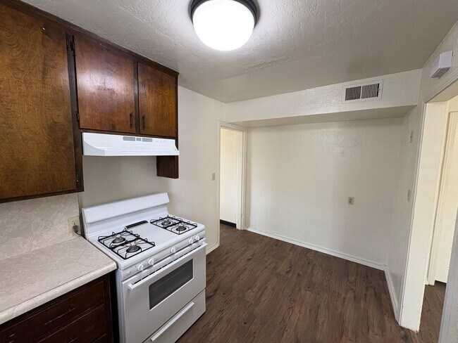 Building Photo - Cozy Home On Spacious Lot Available Now!