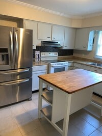 Building Photo - AVAILABLE MID-JUNE!