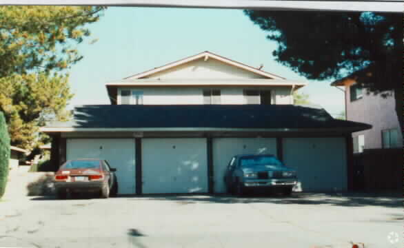 Building Photo - 3219 Williamsburg