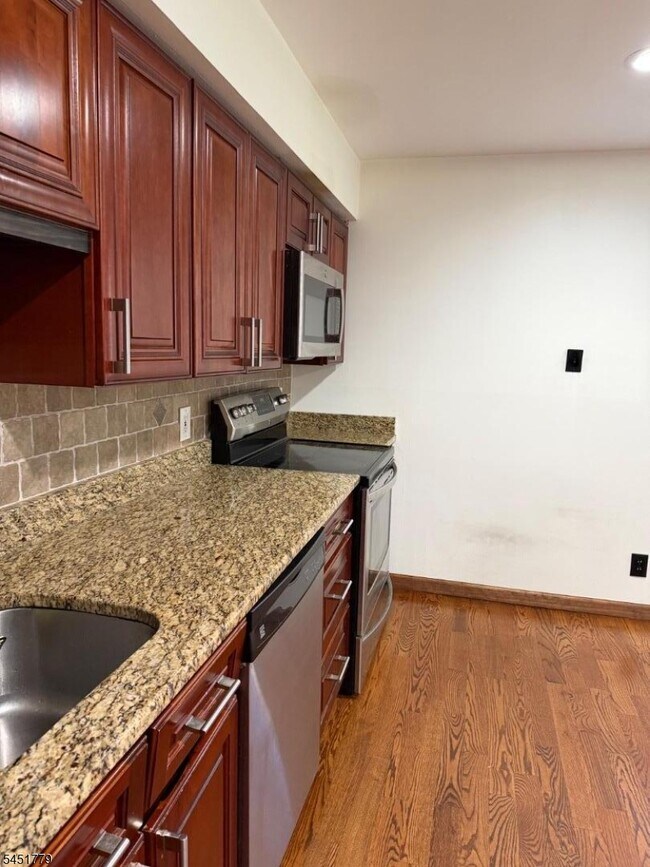 Building Photo - 52 Heckel St