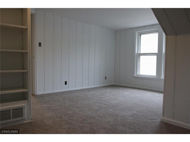 Building Photo - 3136 Douglas Dr N