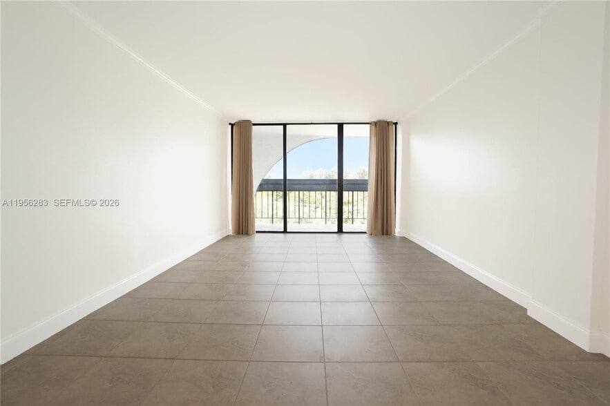 Building Photo - 2715 Tigertail Ave