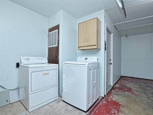 Building Photo - 2103 Falcon Hill Dr