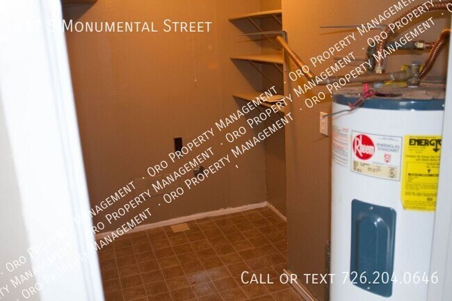 Building Photo - 512 S Monumental St