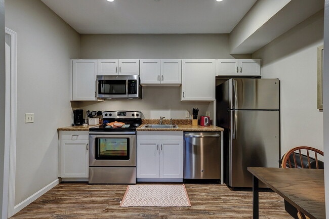 Building Photo - Fully Furnished Two Bedroom Apartment in t...