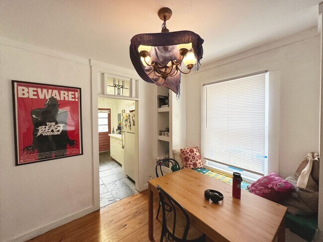 Building Photo - Lovely 2 Bedroom, 1 Bathroom Home in Fifth Avenue Neighborhood (w/ Study)