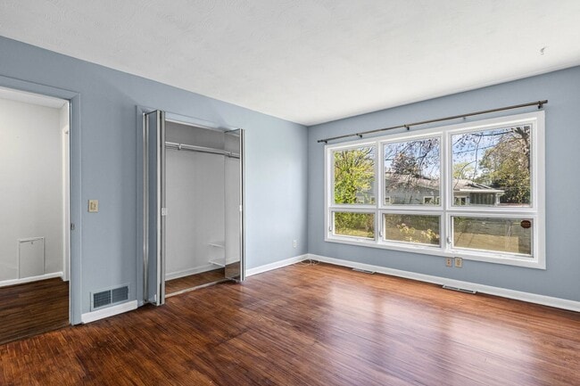 Building Photo - 130 Brooklawn Dr