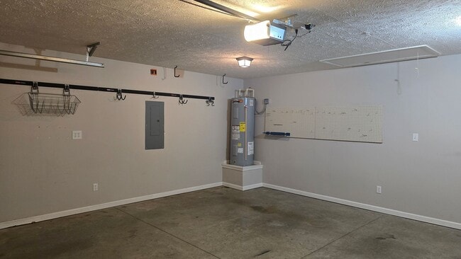 Building Photo - Beautiful home just minutes to Medina Middle School with Lawn care included