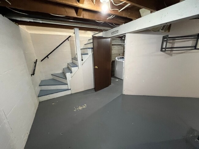 Building Photo - 3 Bed 2 Bath House