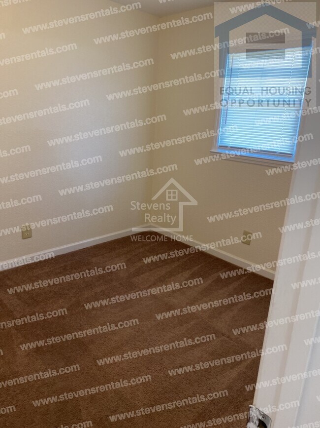 Building Photo - 500 Skyline Dr