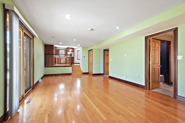 Building Photo - 13050 Meadowview Ln