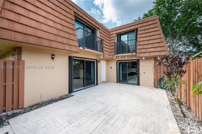 Building Photo - 2536 Camelot Ct
