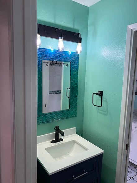 Half bath - 1253 Ravenshoe Way