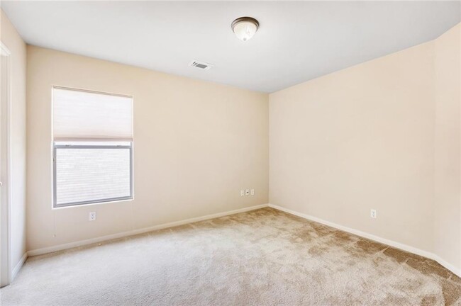 Building Photo - 2205 Independence Dr
