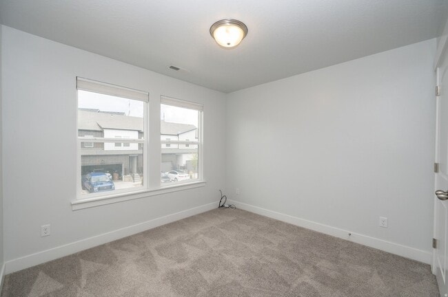 Building Photo - 16087 S Truss Dr