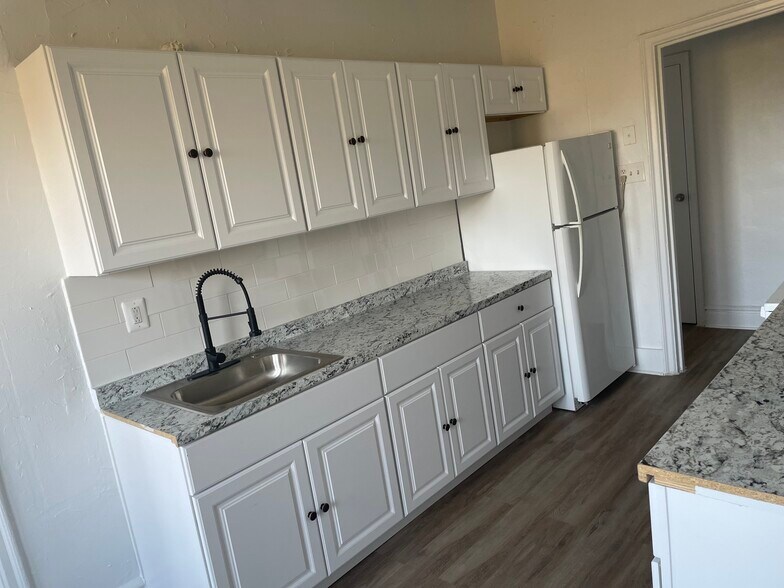 Building Photo - 211 Glenwood Ave