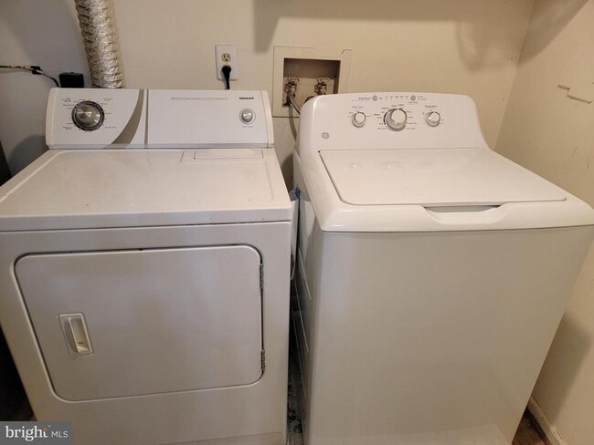 Building Photo - 9220 Niki Pl