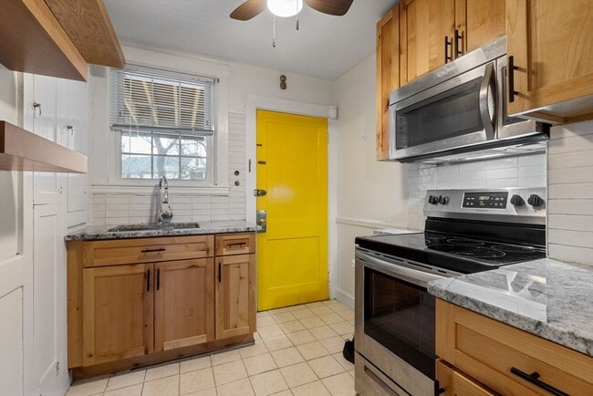 Building Photo - 161 Florence St