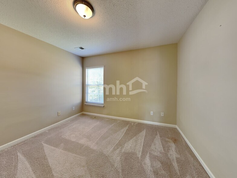 Building Photo - 653 Timber Walk Dr