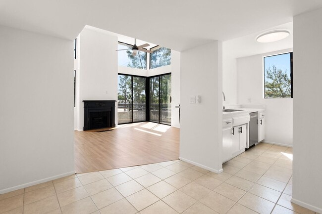 Building Photo - Newly Remodeled 2 Bed, 2 Bath Apartment in Valley Village!