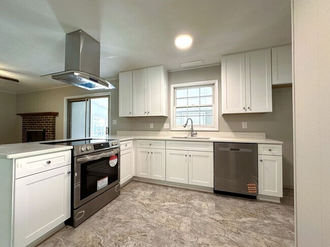 Building Photo - Pre-Leasing for August!