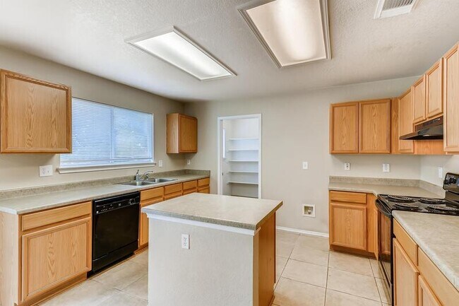 Building Photo - 9042 Camino Rey