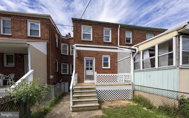 Building Photo - 337 Stuart Ave