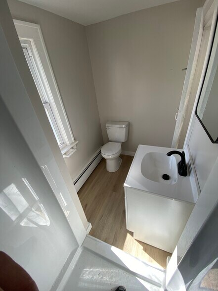 Building Photo - 1019 Chenango St