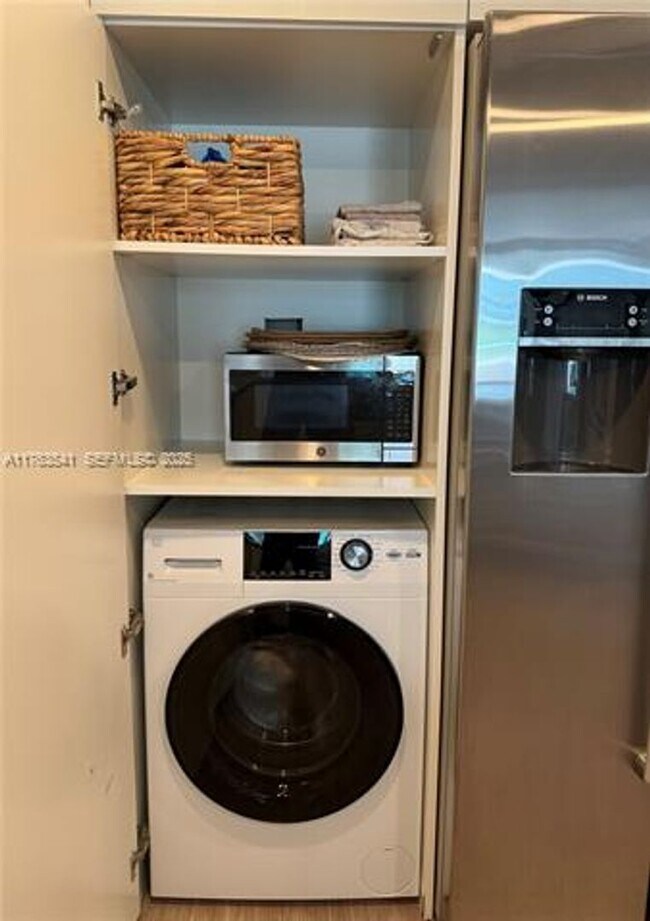 Building Photo - 1025 92nd St